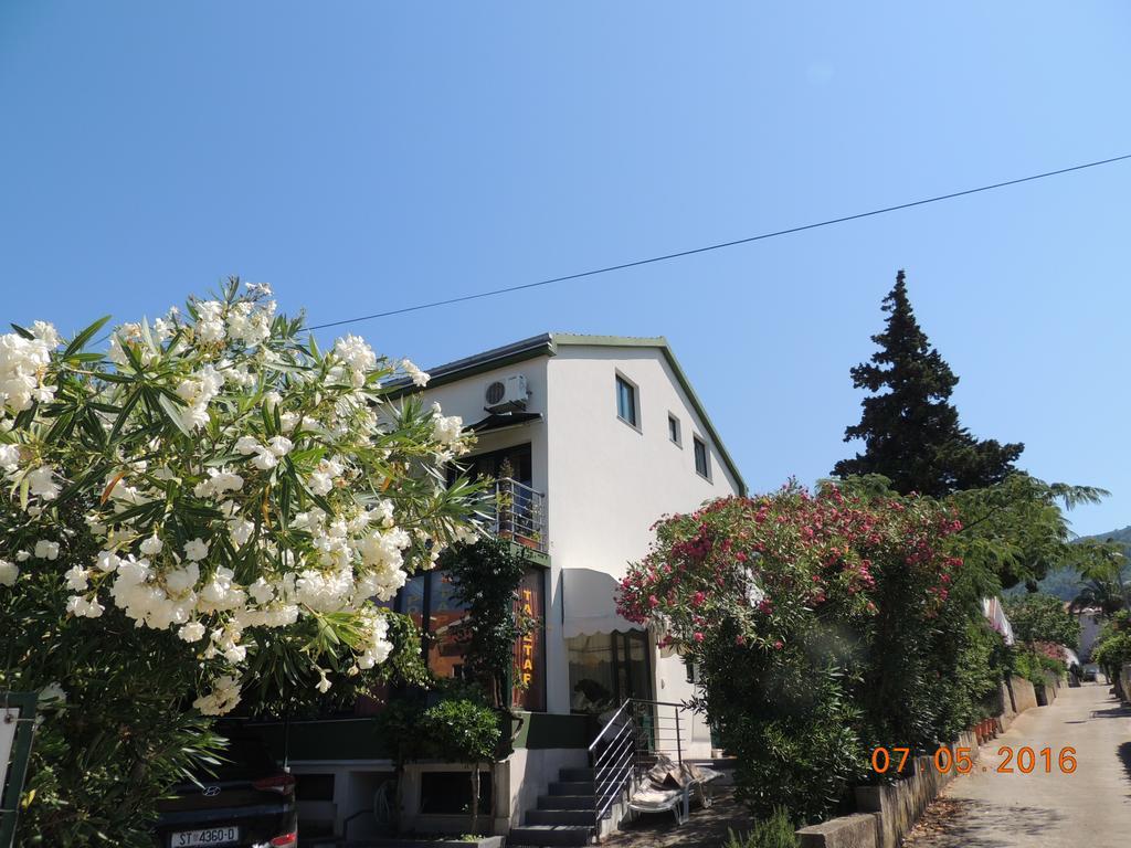 Apartments Suljic - Cash Only Property 스타리 그라드 외부 사진