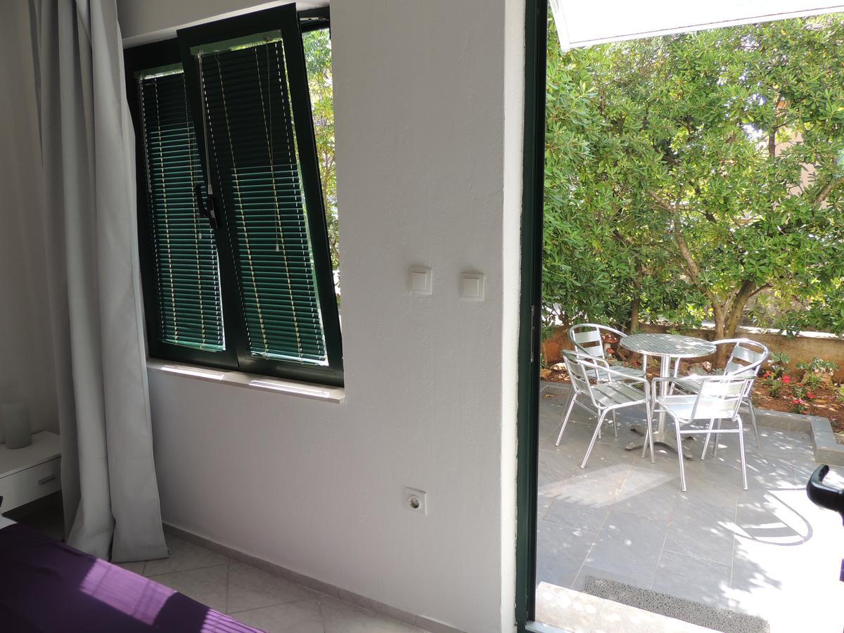 Apartments Suljic - Cash Only Property 스타리 그라드 외부 사진