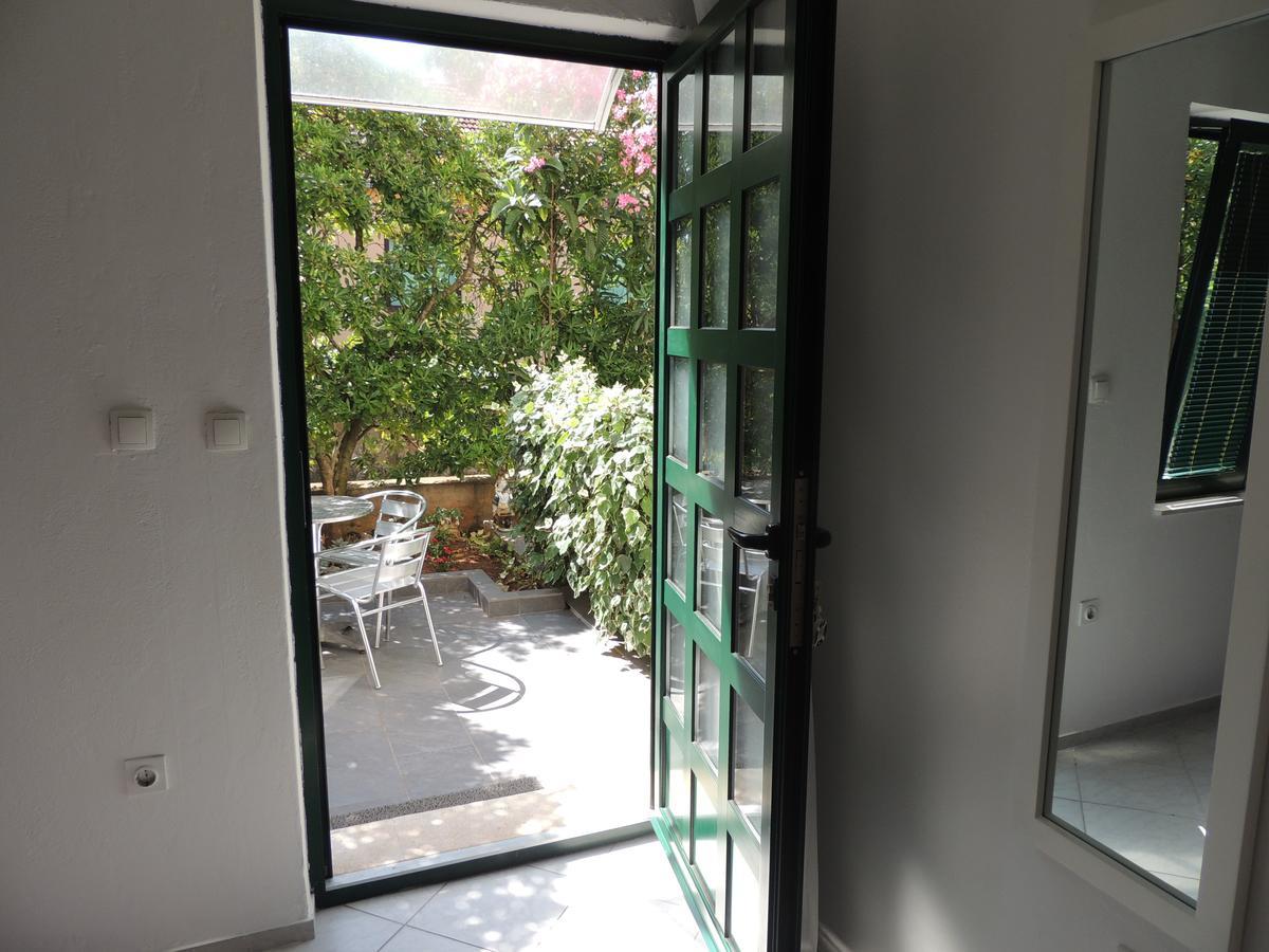 Apartments Suljic - Cash Only Property 스타리 그라드 외부 사진