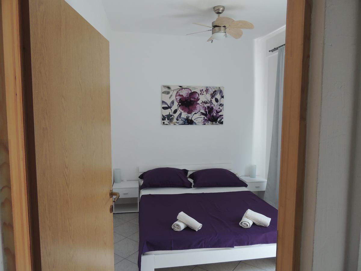 Apartments Suljic - Cash Only Property 스타리 그라드 외부 사진
