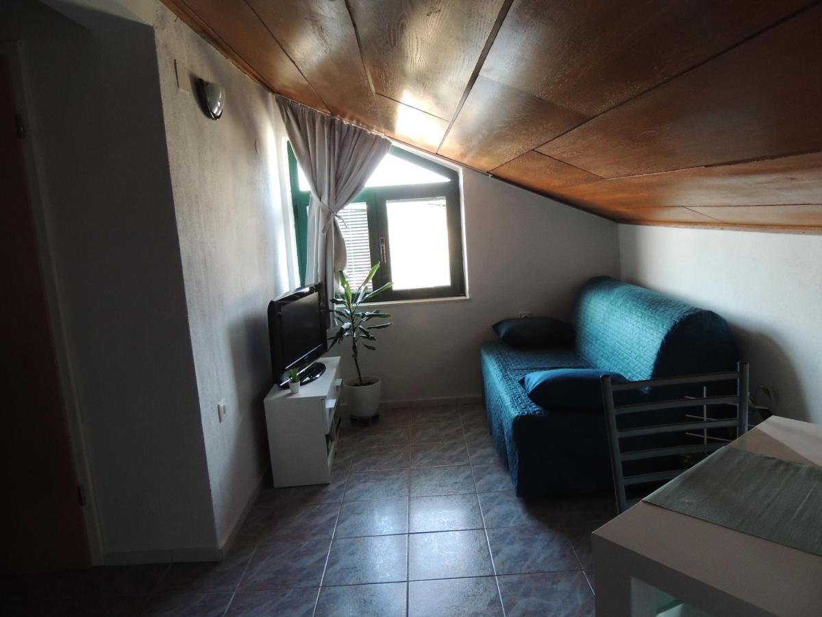 Apartments Suljic - Cash Only Property 스타리 그라드 외부 사진