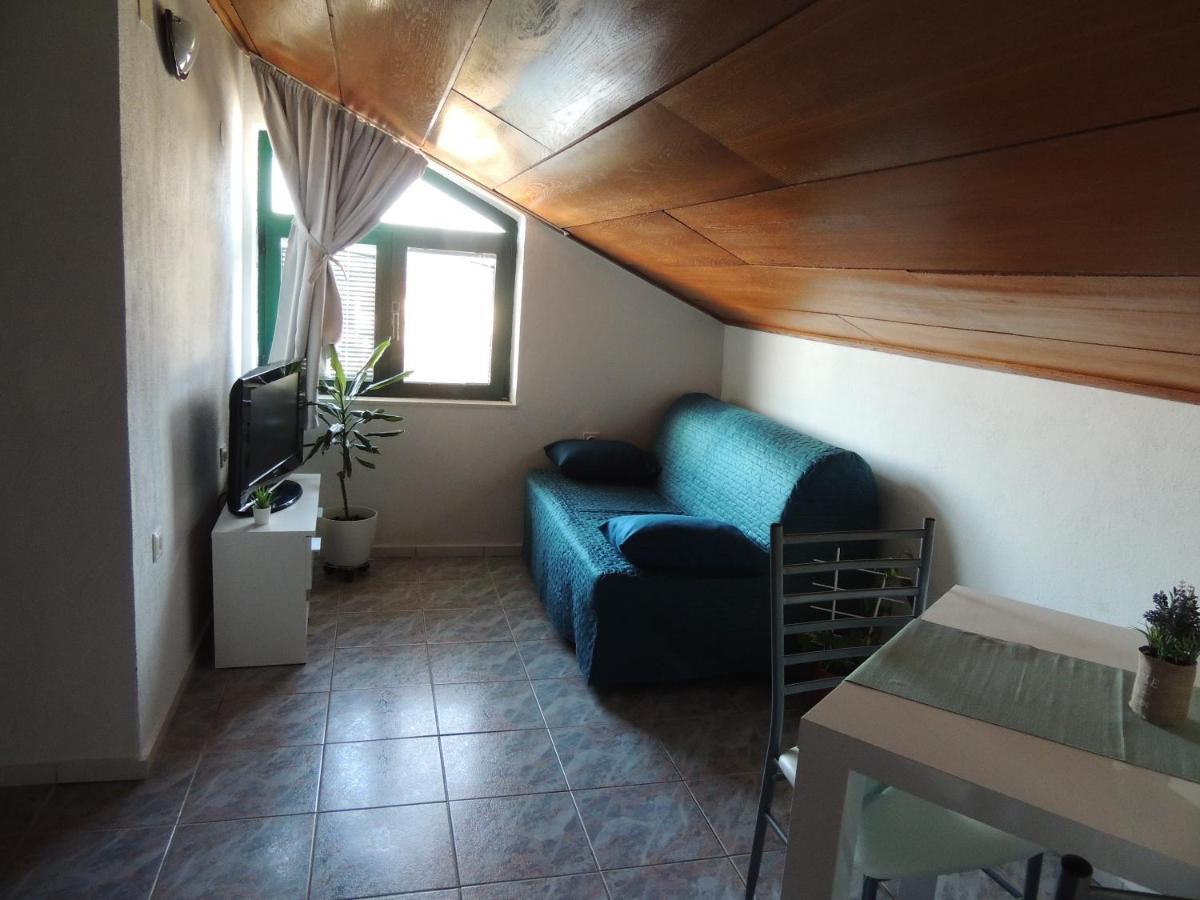 Apartments Suljic - Cash Only Property 스타리 그라드 외부 사진