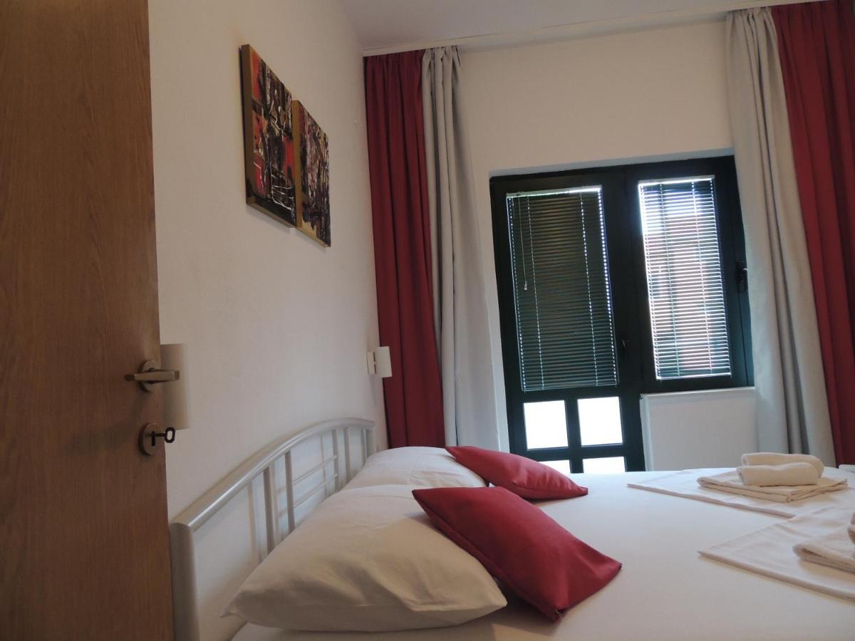 Apartments Suljic - Cash Only Property 스타리 그라드 외부 사진