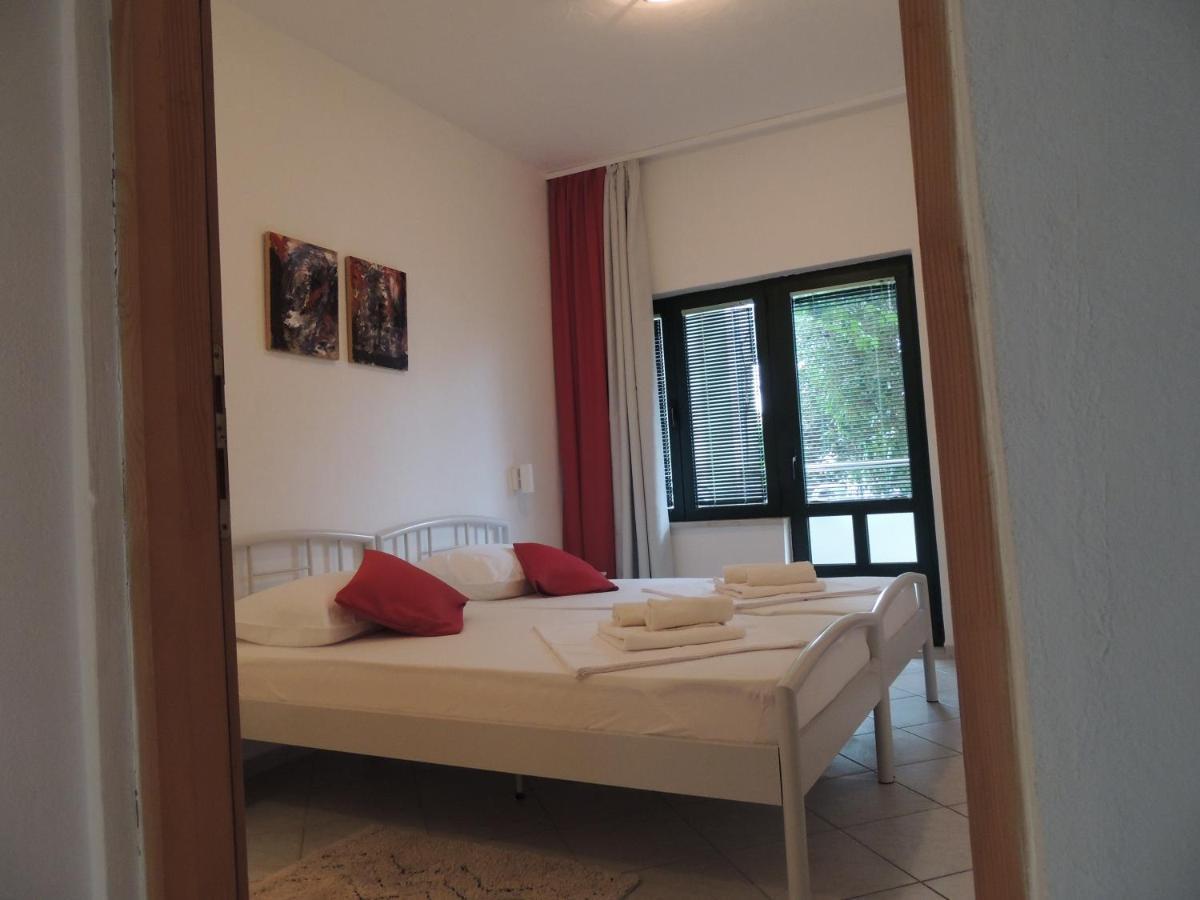Apartments Suljic - Cash Only Property 스타리 그라드 외부 사진