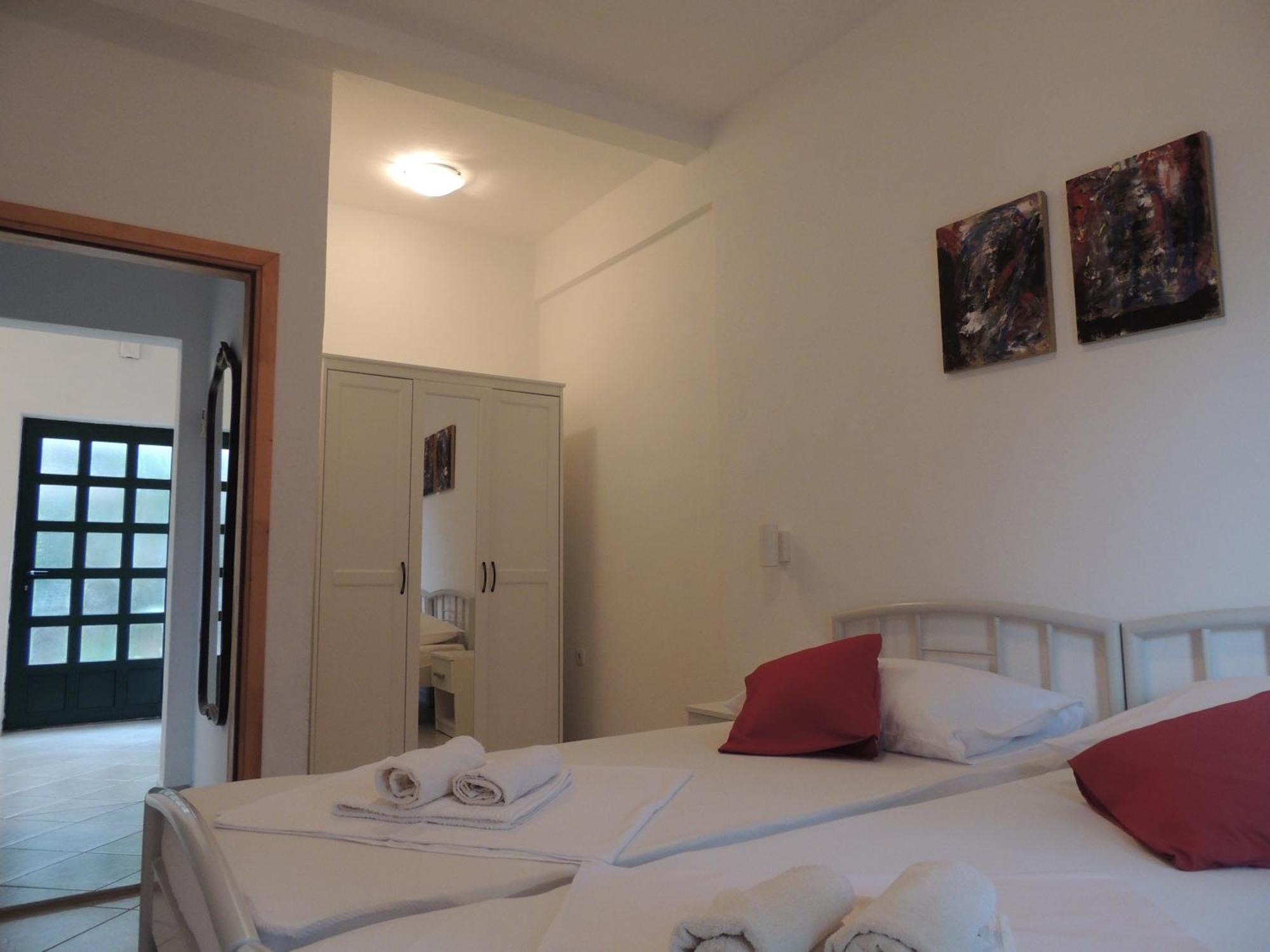 Apartments Suljic - Cash Only Property 스타리 그라드 외부 사진