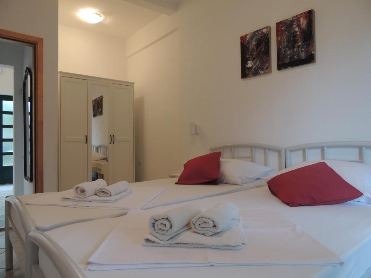 Apartments Suljic - Cash Only Property 스타리 그라드 외부 사진