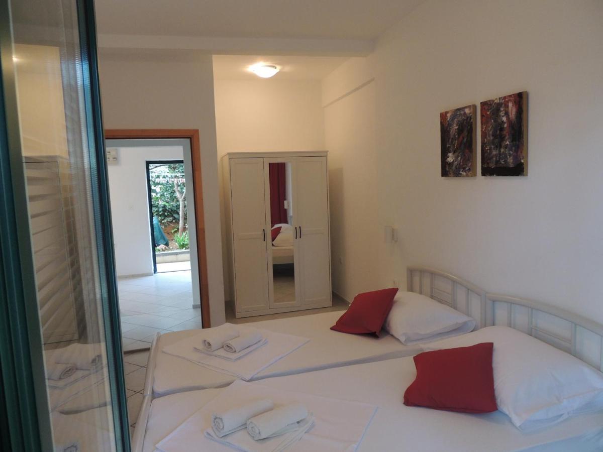 Apartments Suljic - Cash Only Property 스타리 그라드 외부 사진