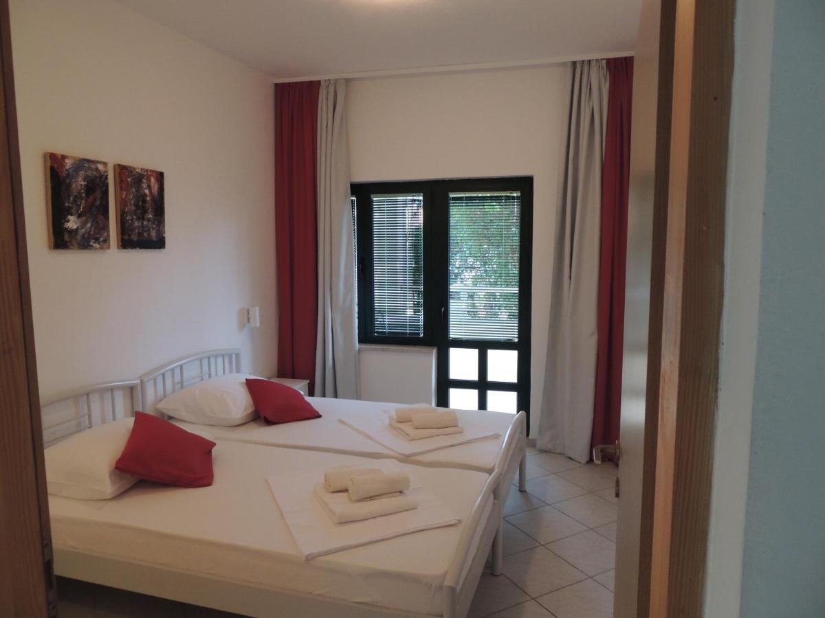 Apartments Suljic - Cash Only Property 스타리 그라드 외부 사진