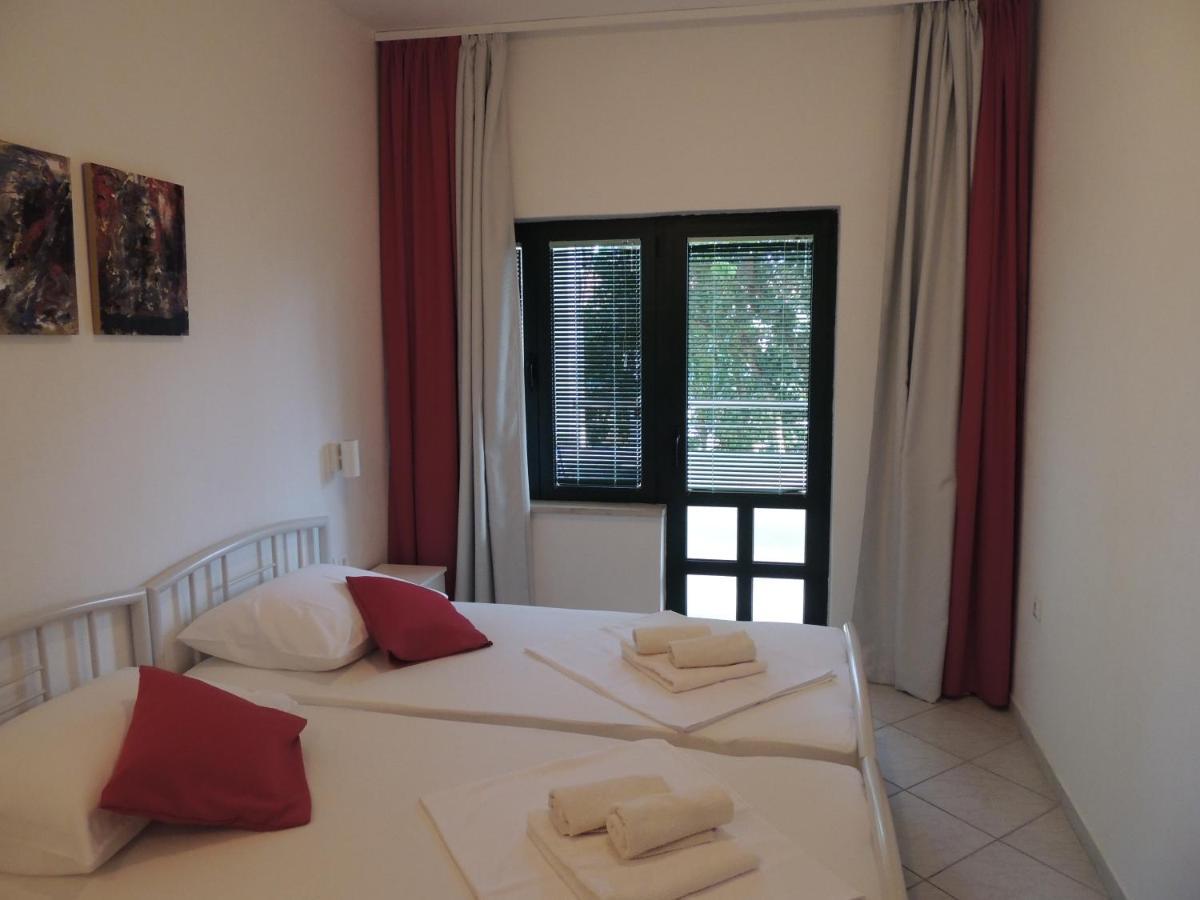 Apartments Suljic - Cash Only Property 스타리 그라드 외부 사진