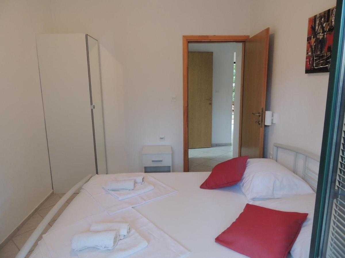 Apartments Suljic - Cash Only Property 스타리 그라드 외부 사진