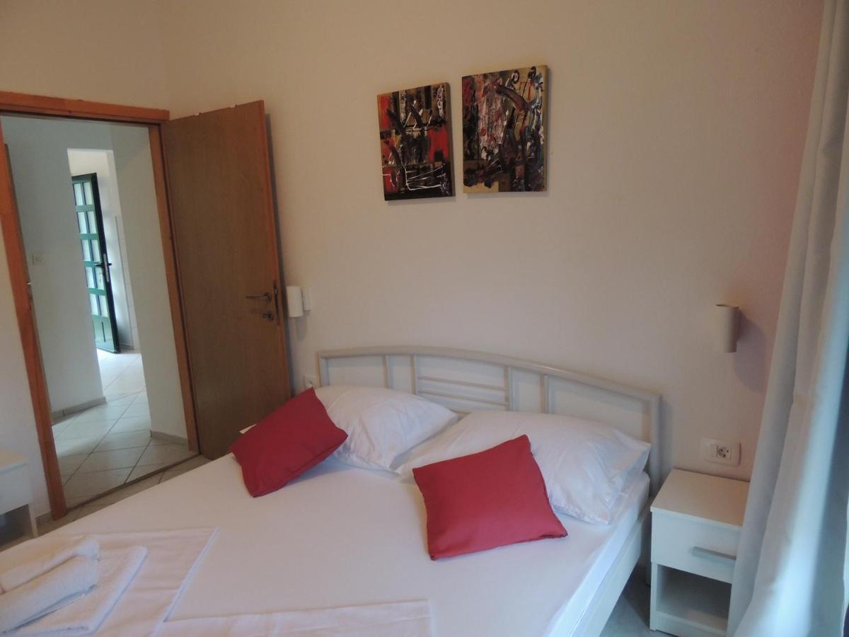 Apartments Suljic - Cash Only Property 스타리 그라드 외부 사진